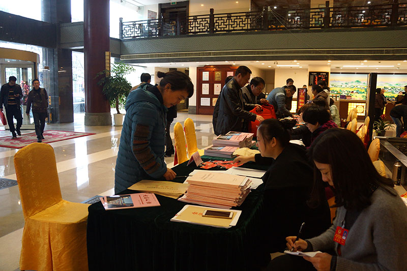 2017.1.6政协委员报到图片 (69).jpg 2017.1.6政协委员报到图片 (69).jpg