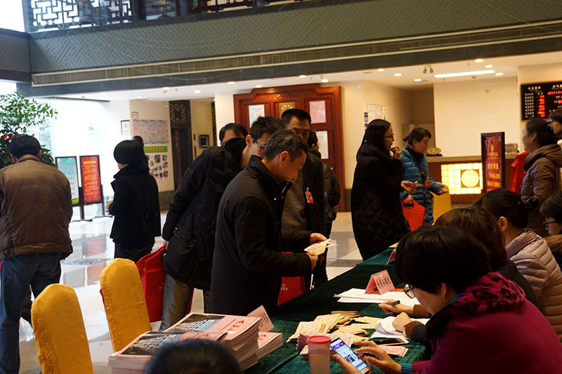 2017.1.6政协委员报到图片 (70).jpg 2017.1.6政协委员报到图片 (70).jpg