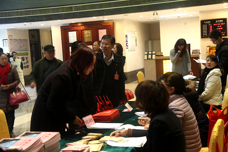 2017.1.6政协委员报到图片 (195).jpg 2017.1.6政协委员报到图片 (195).jpg