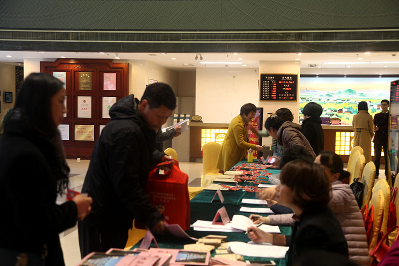 2017.1.6政协委员报到图片 (134).jpg 2017.1.6政协委员报到图片 (134).jpg