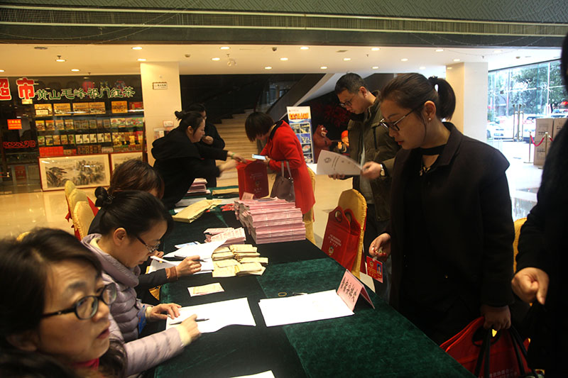 2017.1.6政协委员报到图片 (219).jpg 2017.1.6政协委员报到图片 (219).jpg