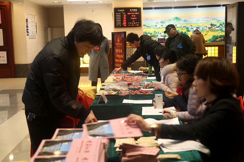 2017.1.6政协委员报到图片 (217).jpg 2017.1.6政协委员报到图片 (217).jpg