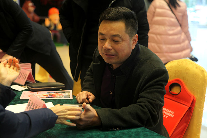 2017.1.6政协委员报到图片 (163).jpg 2017.1.6政协委员报到图片 (163).jpg